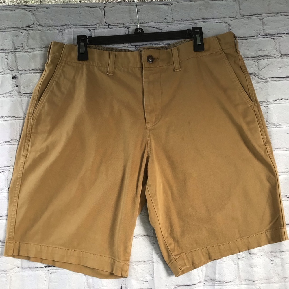 Express men's 36 stretch classic at the knee 10" inseam flat front‎ khaki shorts